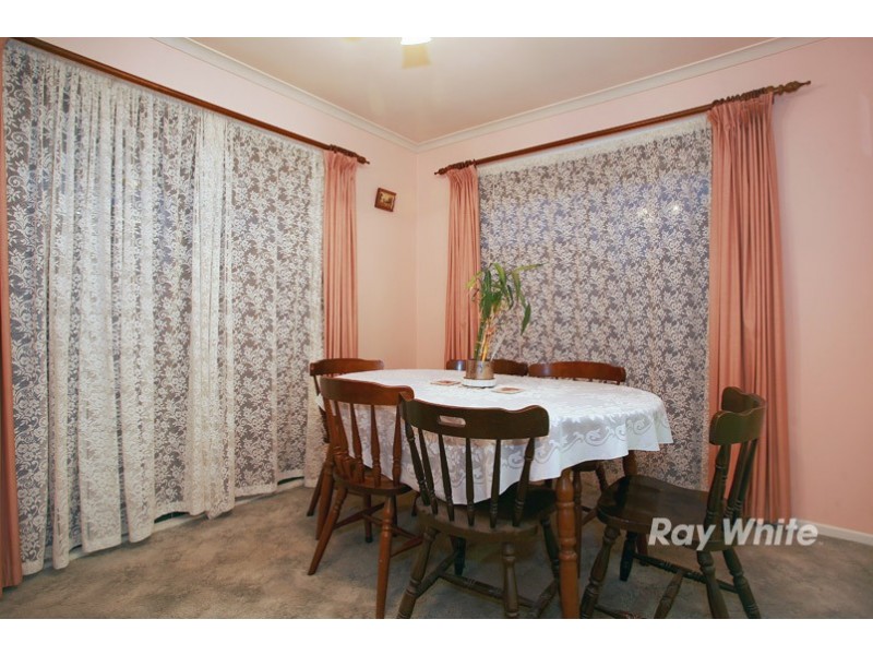 2 Kent Mews, Cranbourne North VIC 3977