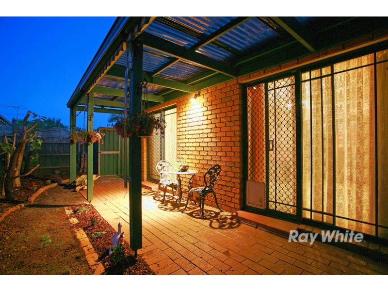 2 Kent Mews, Cranbourne North VIC 3977