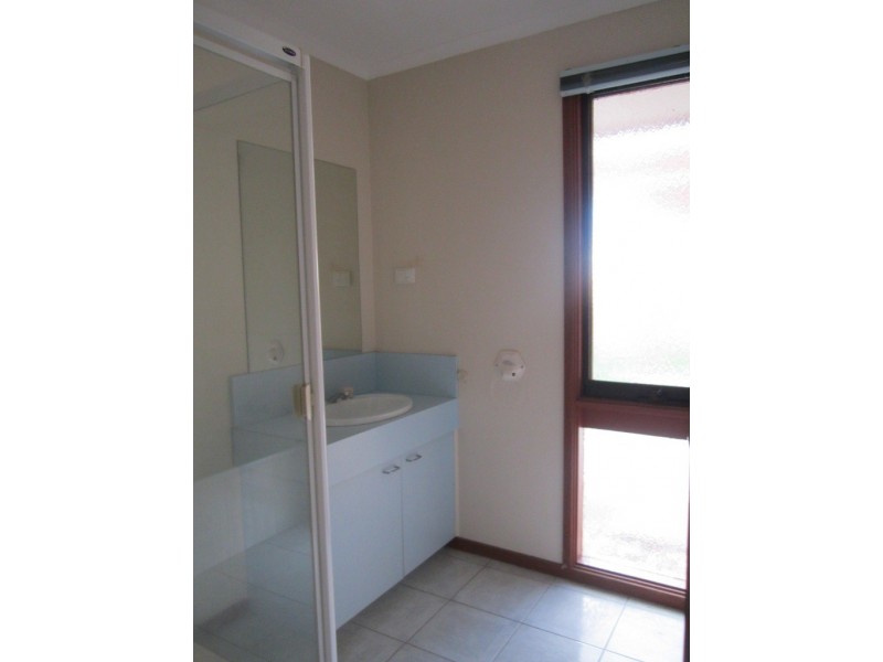 18 Josephine Avenue, Cranbourne North VIC 3977