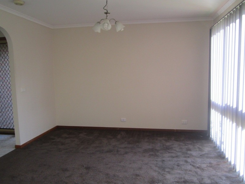 18 Josephine Avenue, Cranbourne North VIC 3977