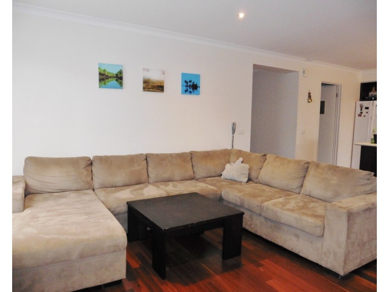 33 Bowyer Avenue, Cranbourne East VIC 3977