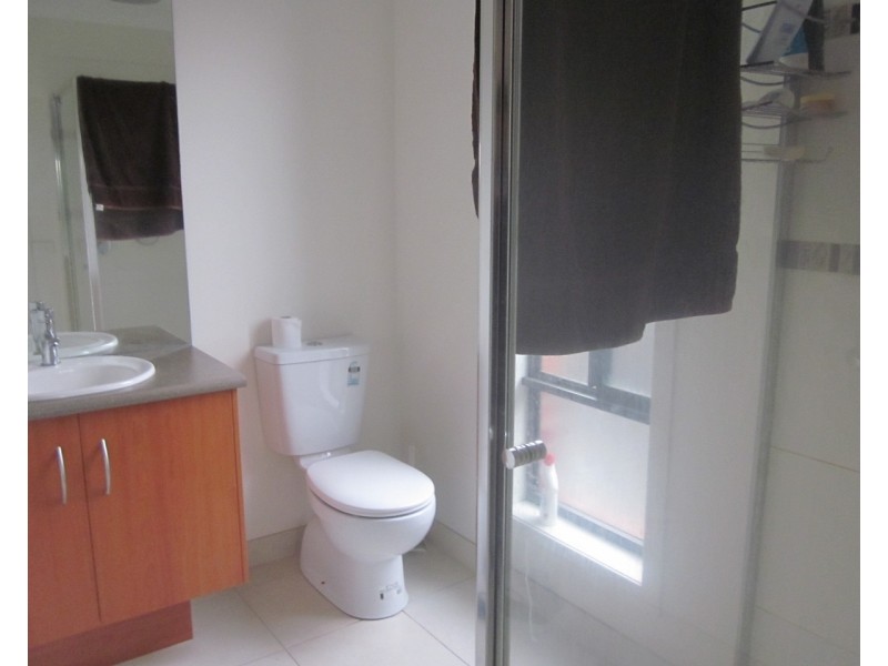 33 Bowyer Avenue, Cranbourne East VIC 3977