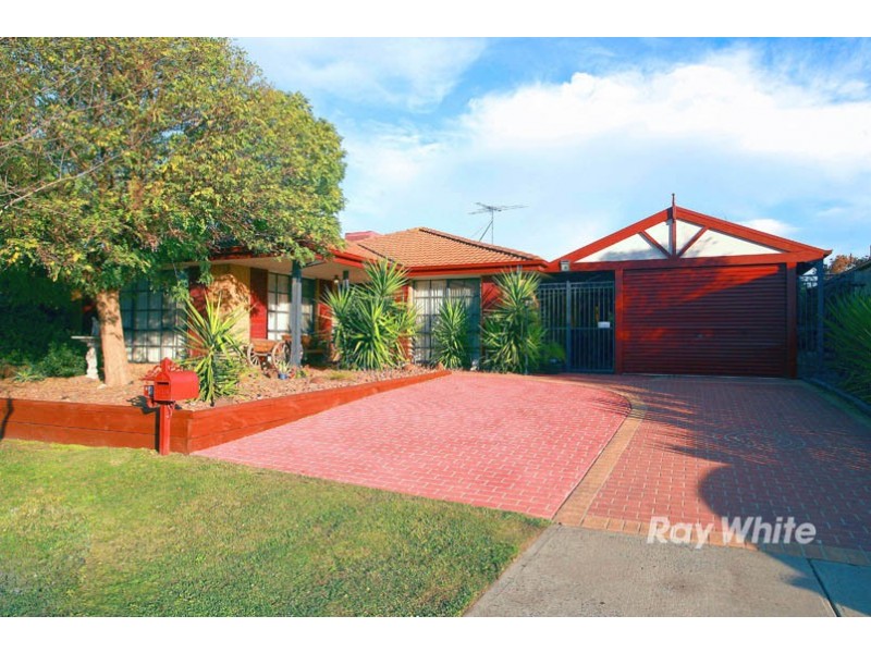 4 Kent Court, Cranbourne North VIC 3977