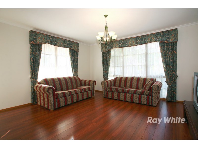 4 Kent Court, Cranbourne North VIC 3977