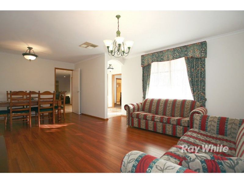 4 Kent Court, Cranbourne North VIC 3977