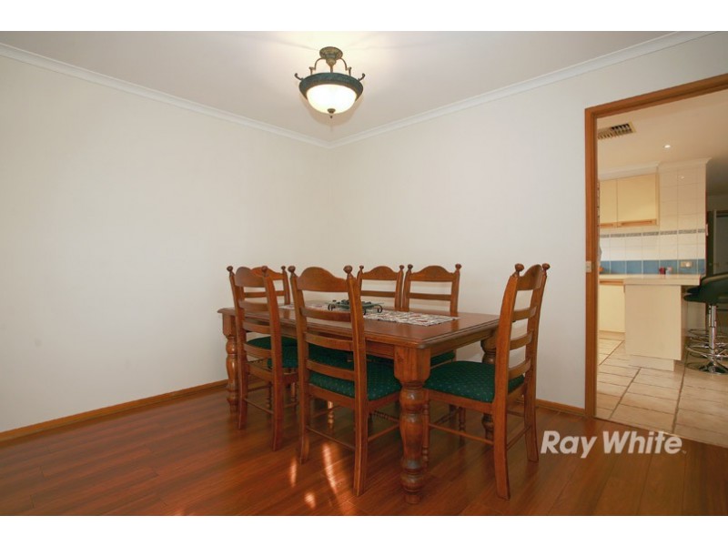 4 Kent Court, Cranbourne North VIC 3977