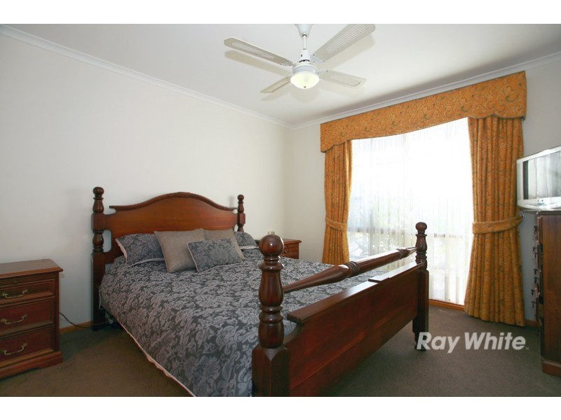 4 Kent Court, Cranbourne North VIC 3977