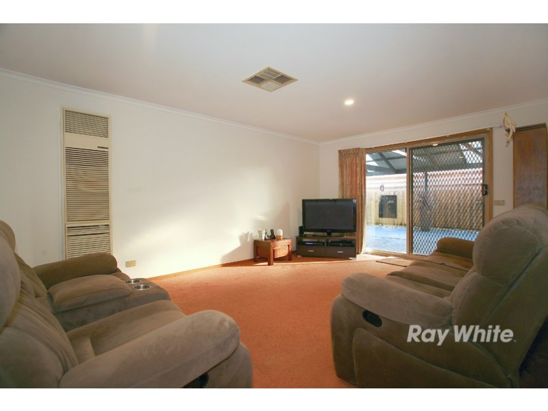 4 Kent Court, Cranbourne North VIC 3977