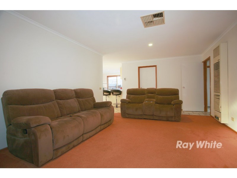 4 Kent Court, Cranbourne North VIC 3977