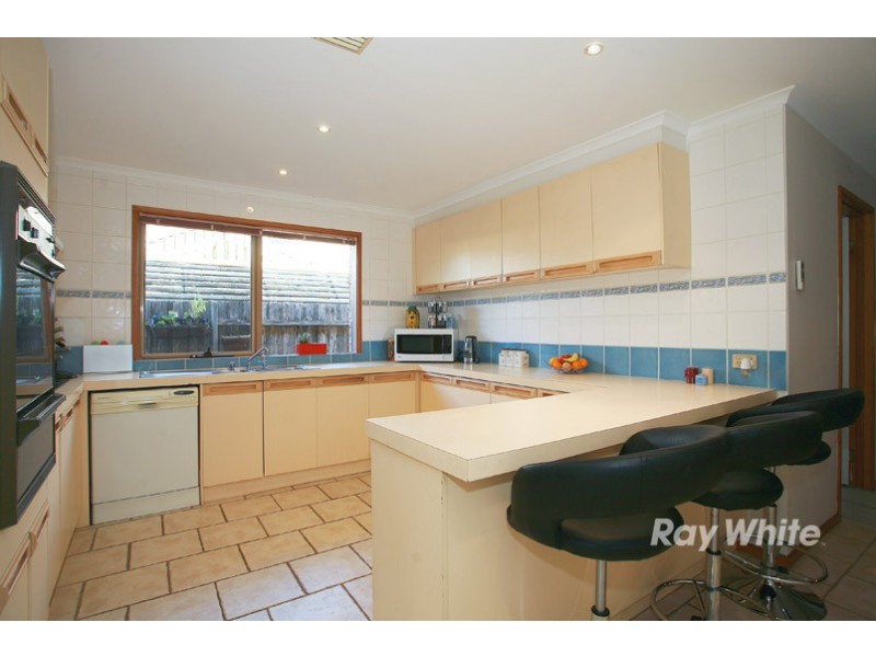 4 Kent Court, Cranbourne North VIC 3977