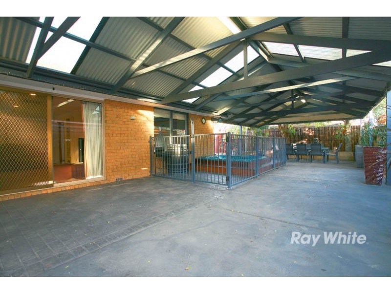 4 Kent Court, Cranbourne North VIC 3977