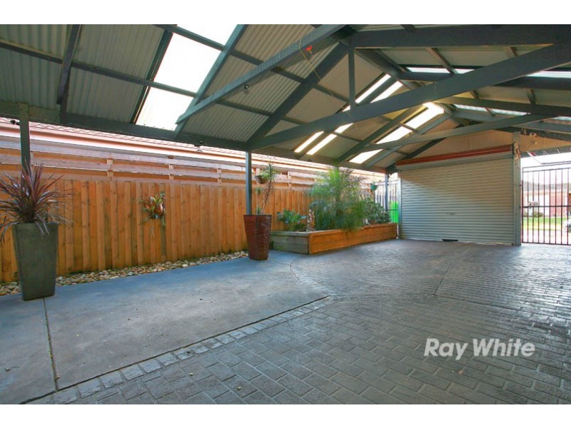 4 Kent Court, Cranbourne North VIC 3977