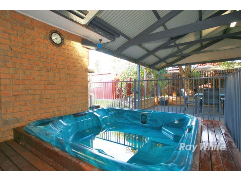 4 Kent Court, Cranbourne North VIC 3977