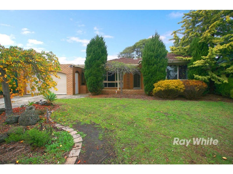 8 Thomas Crescent, Cranbourne VIC 3977