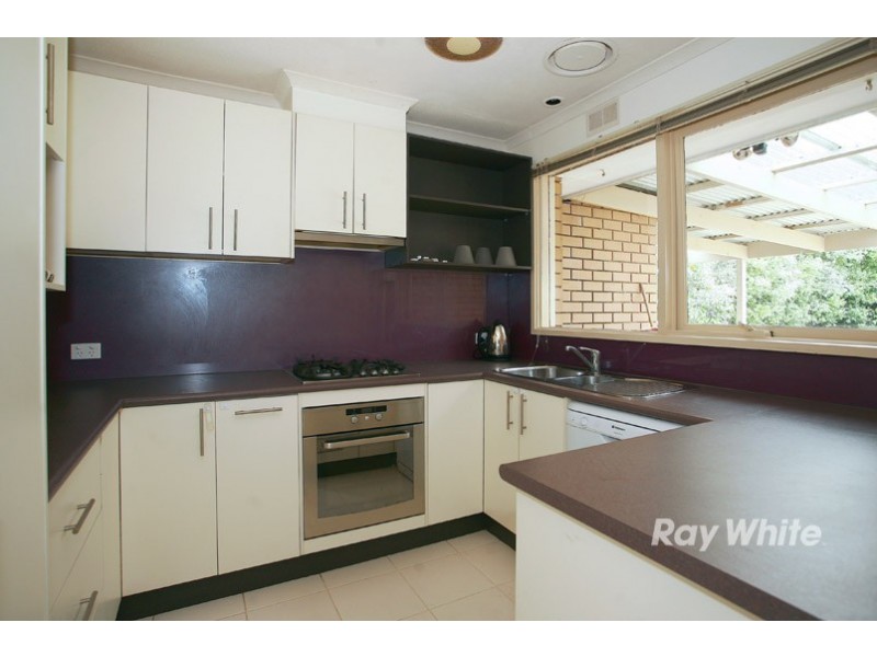 8 Thomas Crescent, Cranbourne VIC 3977