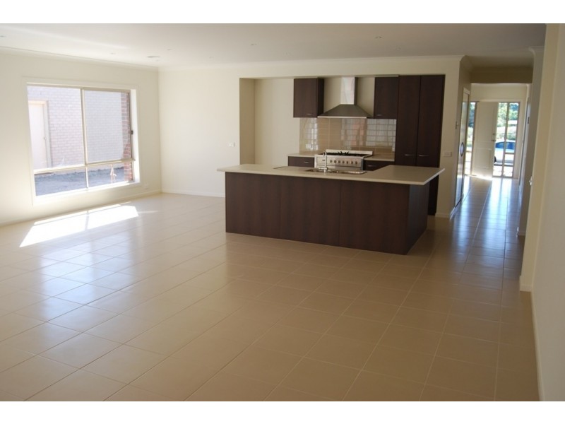 4 Ardent Crescent, Cranbourne East VIC 3977