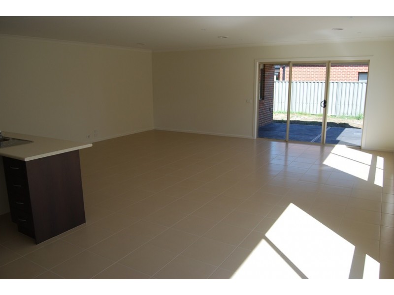 4 Ardent Crescent, Cranbourne East VIC 3977