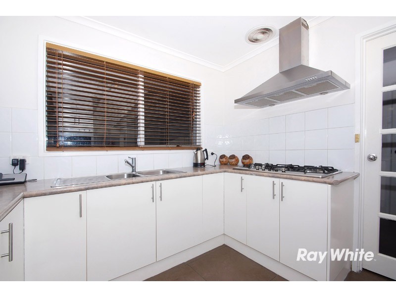 9 Lesdon Avenue, Cranbourne North VIC 3977