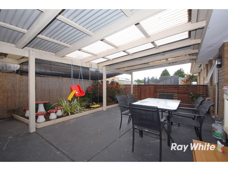 9 Lesdon Avenue, Cranbourne North VIC 3977