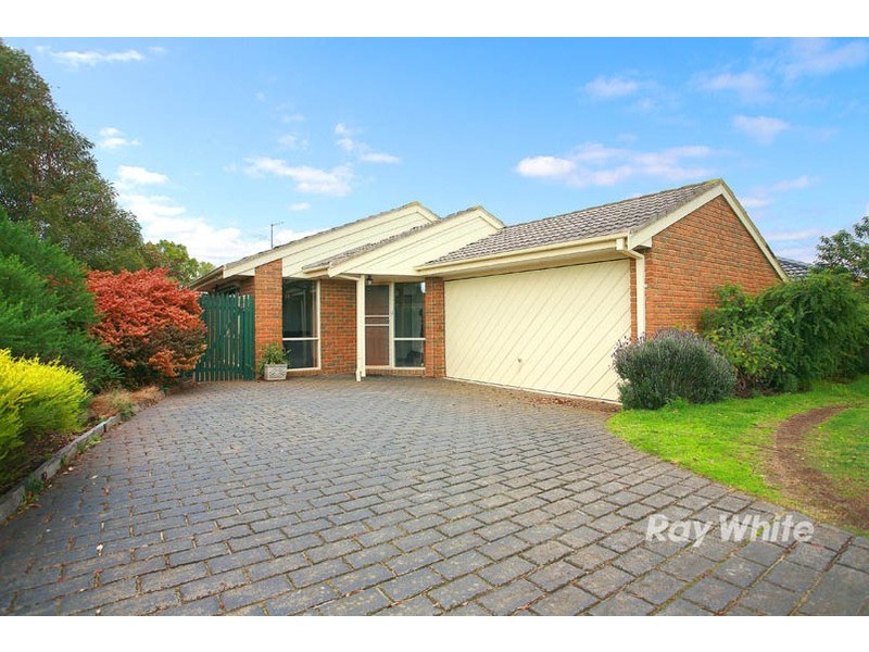 32 Waverley Park Drive, Cranbourne North VIC 3977
