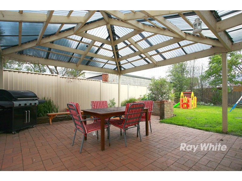 32 Waverley Park Drive, Cranbourne North VIC 3977