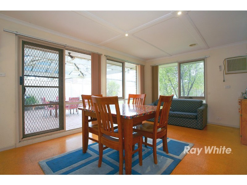 32 Waverley Park Drive, Cranbourne North VIC 3977