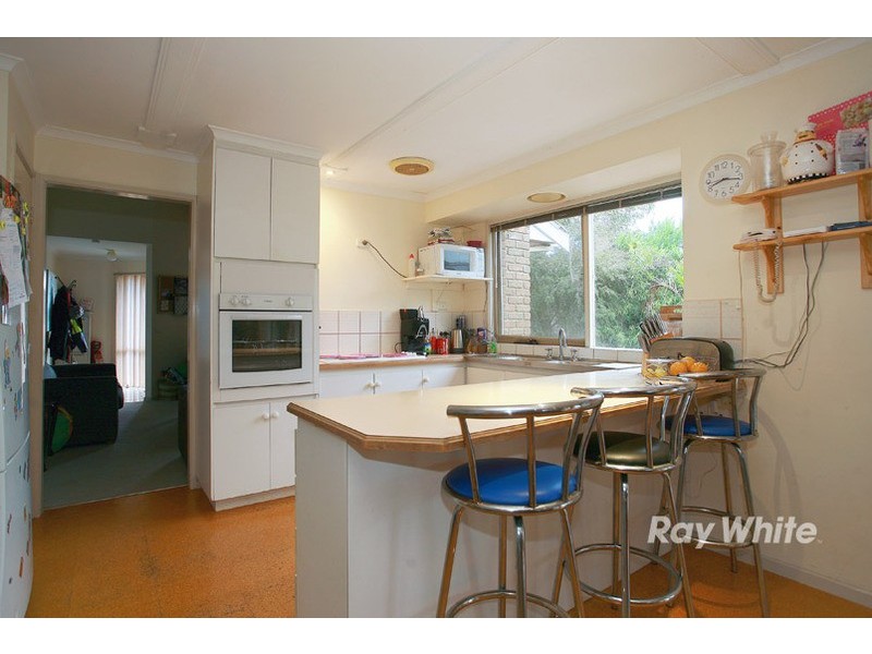 32 Waverley Park Drive, Cranbourne North VIC 3977