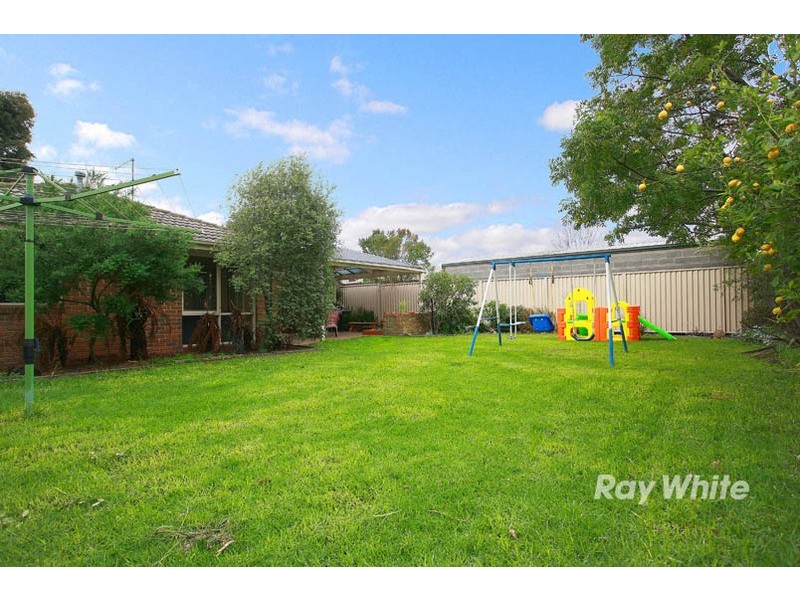 32 Waverley Park Drive, Cranbourne North VIC 3977