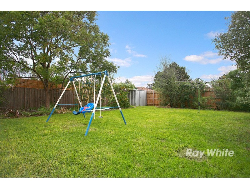 32 Waverley Park Drive, Cranbourne North VIC 3977