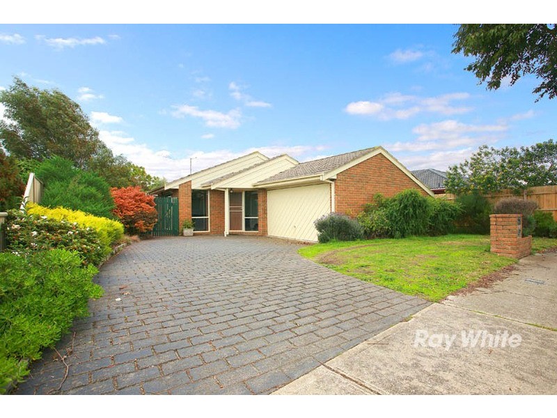 32 Waverley Park Drive, Cranbourne North VIC 3977