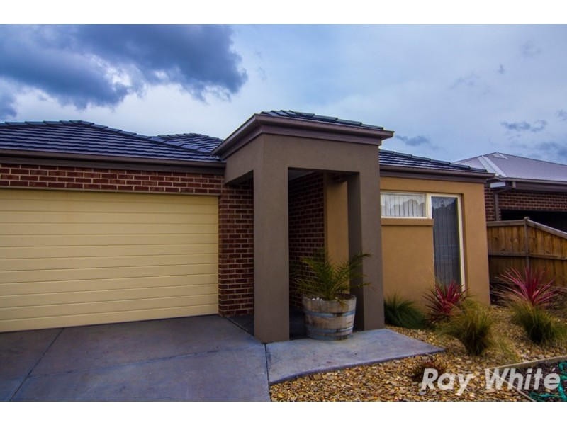 7 Blackledge Drive, Cranbourne East VIC 3977