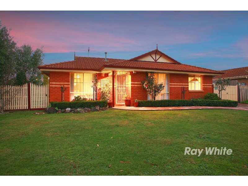 2 Megan Close, Cranbourne West VIC 3977