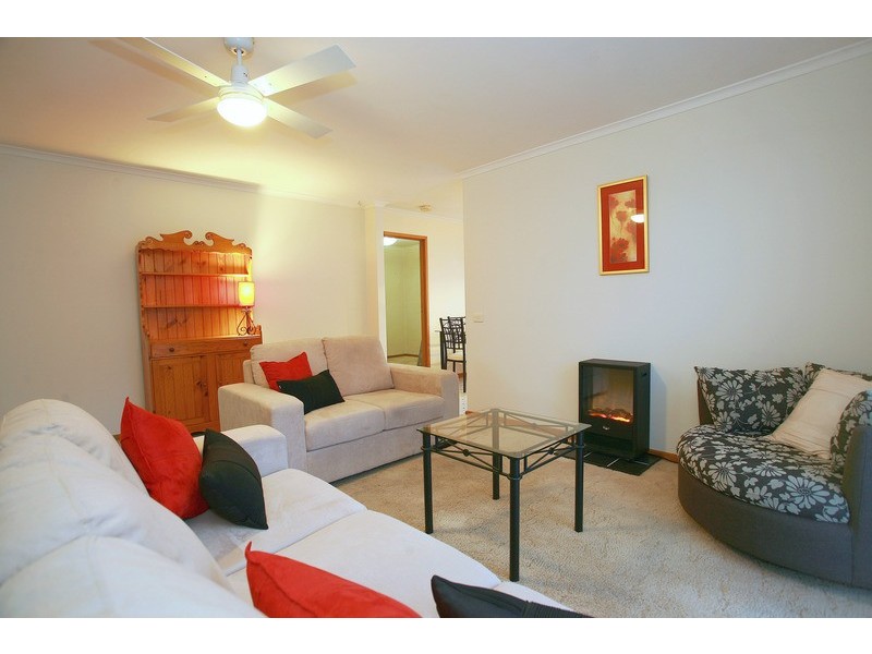 2 Megan Close, Cranbourne West VIC 3977