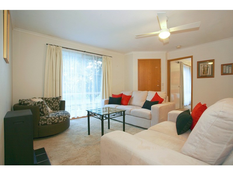 2 Megan Close, Cranbourne West VIC 3977