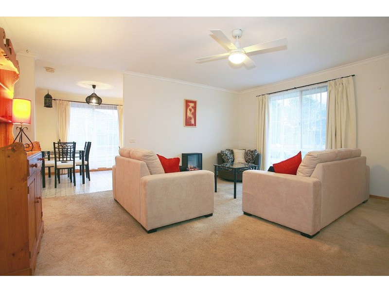 2 Megan Close, Cranbourne West VIC 3977