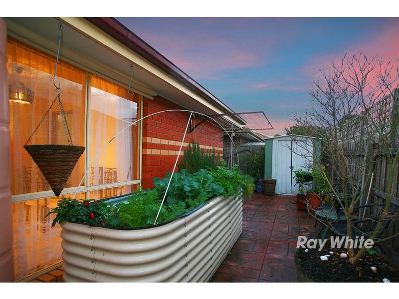 2 Megan Close, Cranbourne West VIC 3977