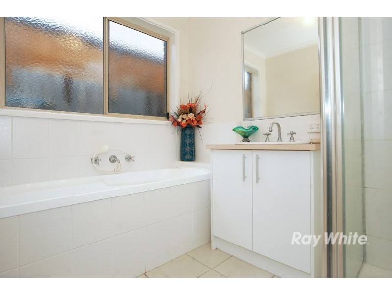 9 Sunbird Avenue, Cranbourne VIC 3977