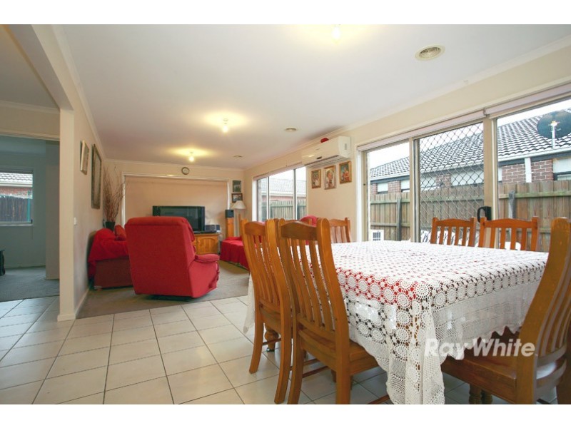 9 Sunbird Avenue, Cranbourne VIC 3977