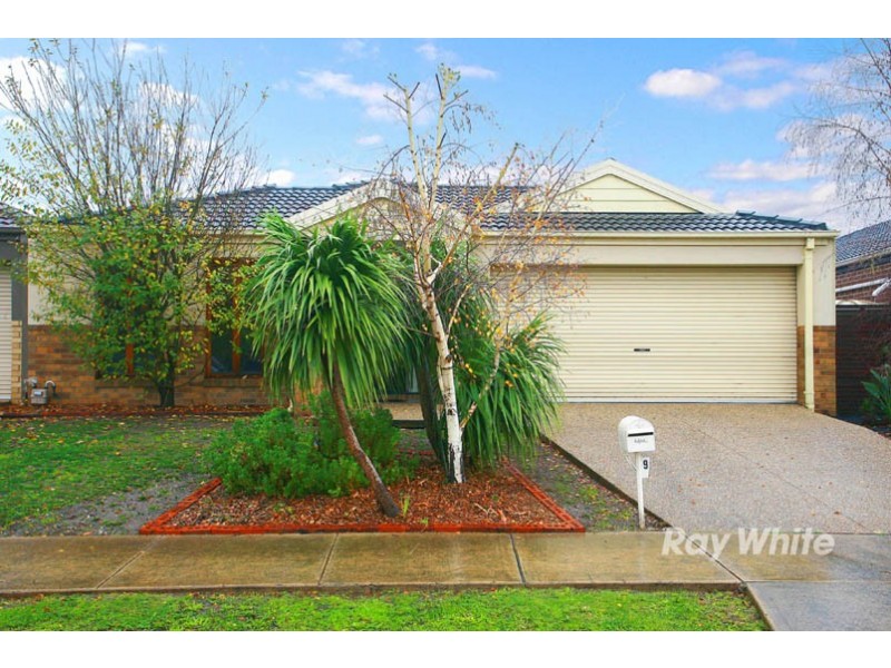 9 Sunbird Avenue, Cranbourne VIC 3977