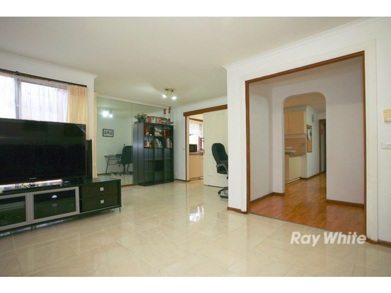 17 Courtenay Avenue, Cranbourne North VIC 3977