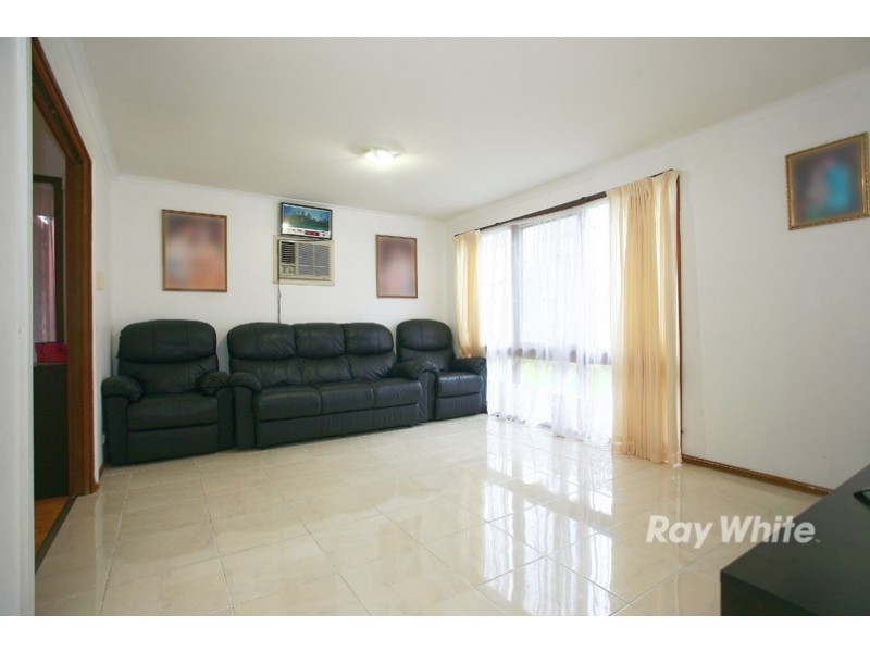 17 Courtenay Avenue, Cranbourne North VIC 3977