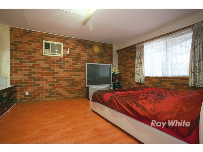 17 Courtenay Avenue, Cranbourne North VIC 3977