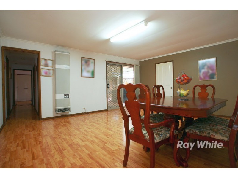 17 Courtenay Avenue, Cranbourne North VIC 3977