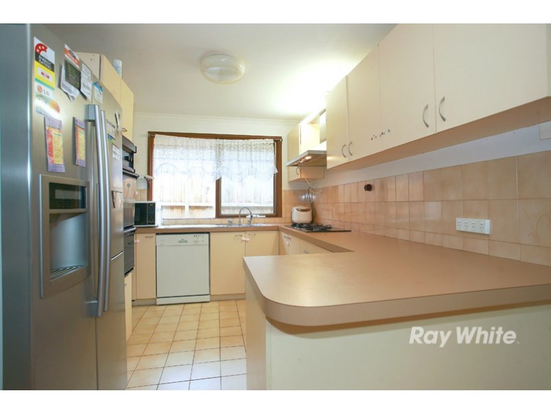 17 Courtenay Avenue, Cranbourne North VIC 3977