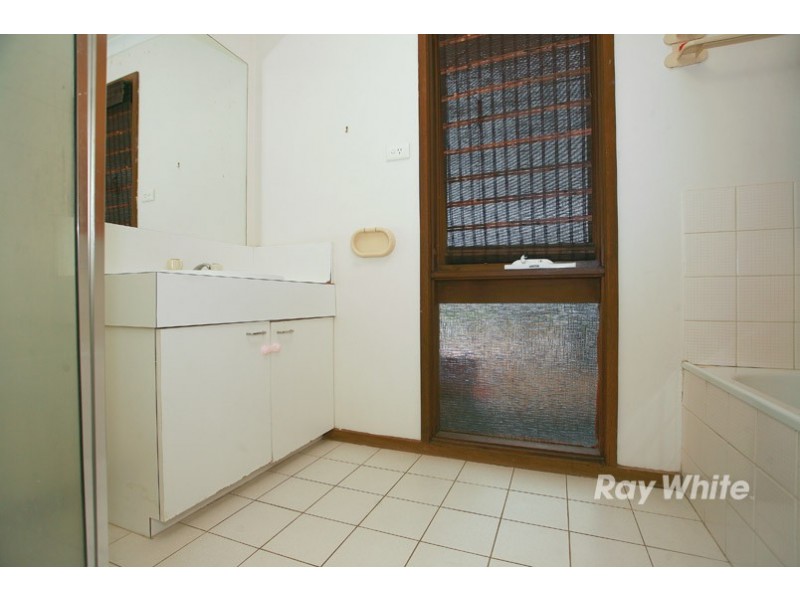 17 Courtenay Avenue, Cranbourne North VIC 3977