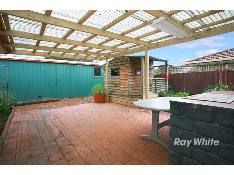 17 Courtenay Avenue, Cranbourne North VIC 3977