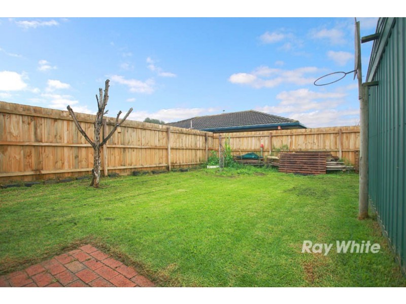 17 Courtenay Avenue, Cranbourne North VIC 3977