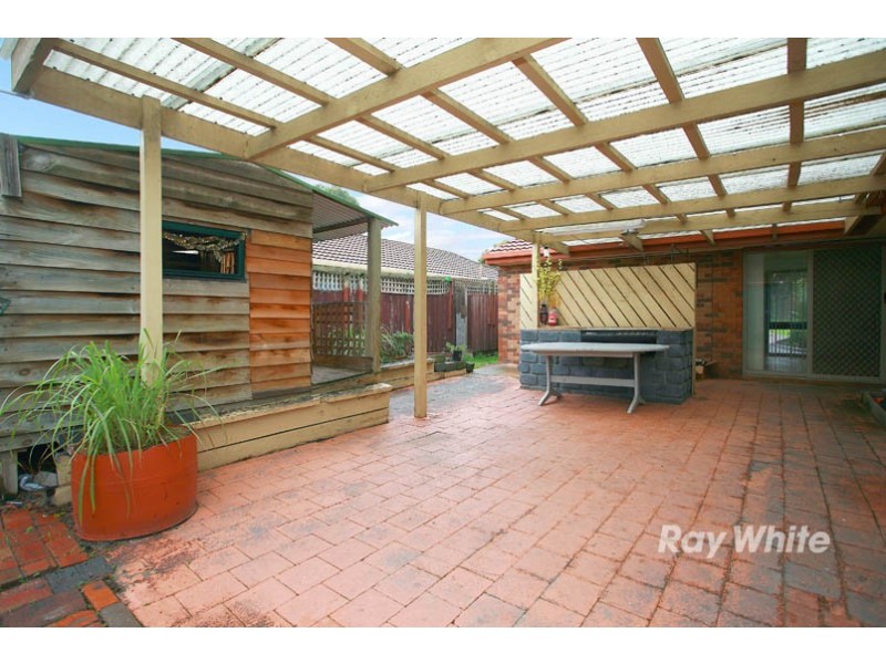 17 Courtenay Avenue, Cranbourne North VIC 3977