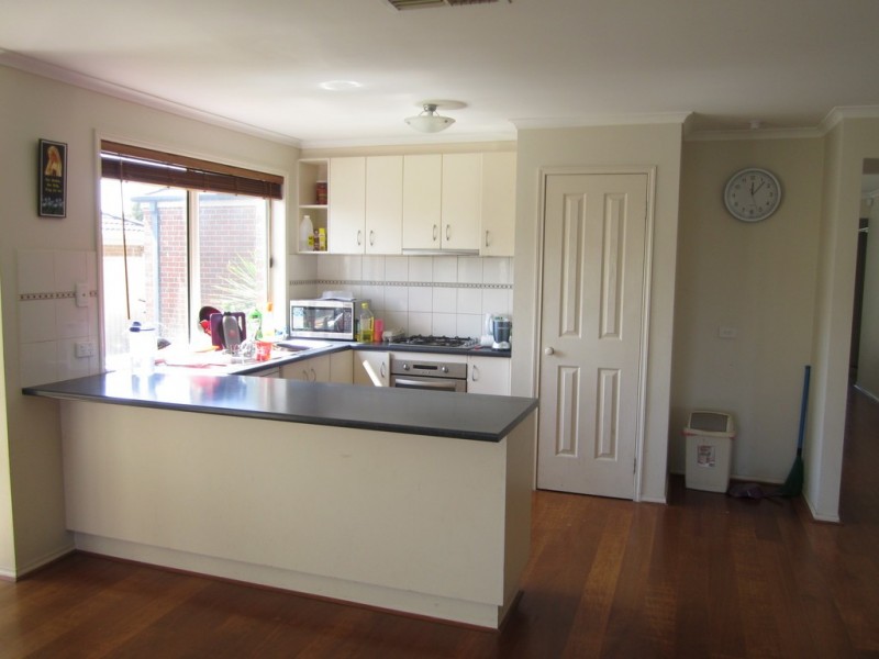 12 Cardiff Grove, Cranbourne VIC 3977