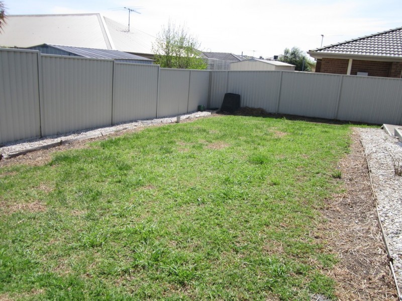 12 Cardiff Grove, Cranbourne VIC 3977